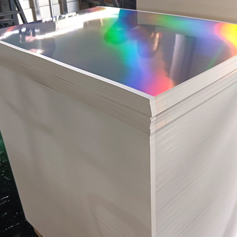 Solid holografisk karton